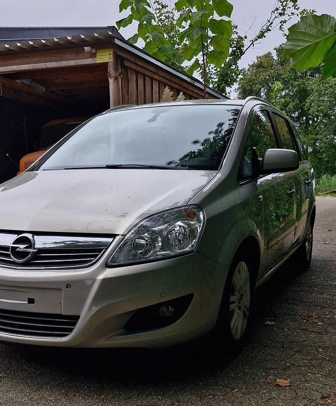 Silber Gebraucht 2010 Opel Zafira Van / Kleinbus | 1.800 € (Fairer Preis) - Bild 1/4