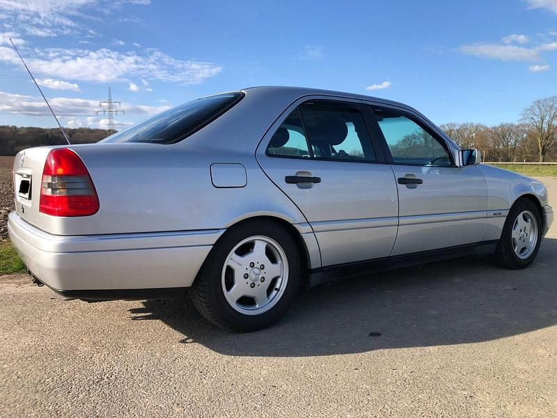 Silber Gebraucht 1997 Mercedes C230 AMG Limousine | 10.300 € (Teuer) - Bild 1/4