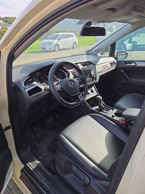 Gebraucht VW Touran 150 PS (110 kW) 2016 Beige Van / Kleinbus