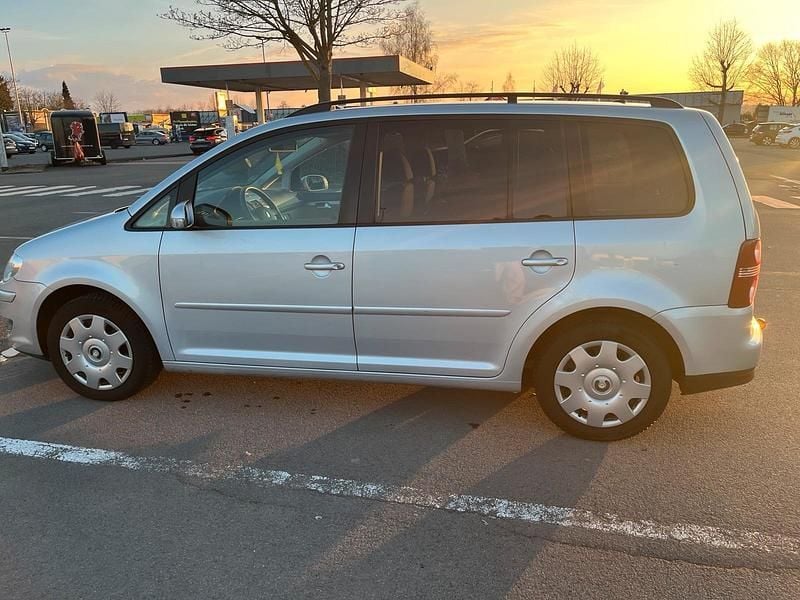 Gebraucht VW Touran 140 PS (102 kW) 2009 Silber Van / Kleinbus