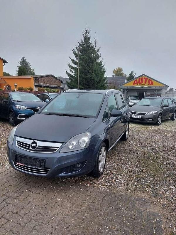 Grau Gebraucht 2011 Opel Zafira Design Edition Van / Kleinbus | 6.999 € (Teuer) - Bild 1/4