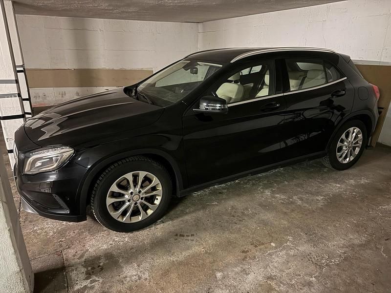 Gebraucht Mercedes GLA250 211 PS (155 kW) 2014 Schwarz SUV