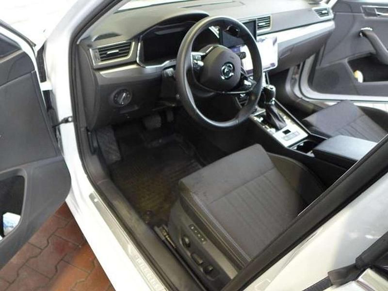 Gebraucht Skoda Superb Style 150 PS (110 kW) 2023 Weiß Kombi