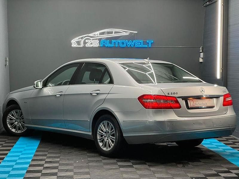 Gebraucht Mercedes E200 136 PS (100 kW) 2010 Silber Limousine