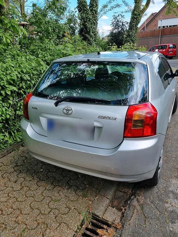 Gebraucht Toyota Corolla 116 PS (85 kW) 2003 Silber Kleinwagen