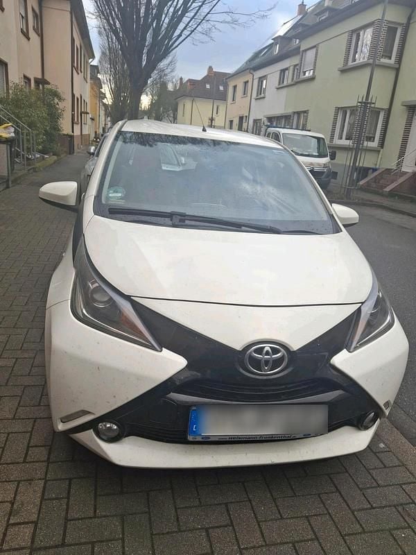 Weiß Gebraucht 2015 Toyota Aygo Kleinwagen | 4.500 € (Guter Preis) - Bild 1/4