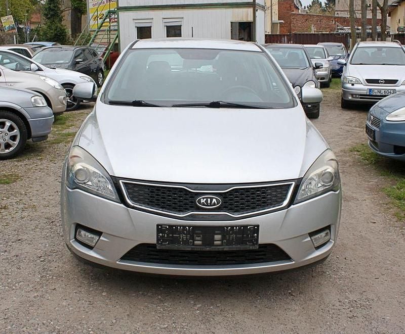 Second-hand Kia Ceed 90 CP (66 kW) 2012 Argintiu Hatchback