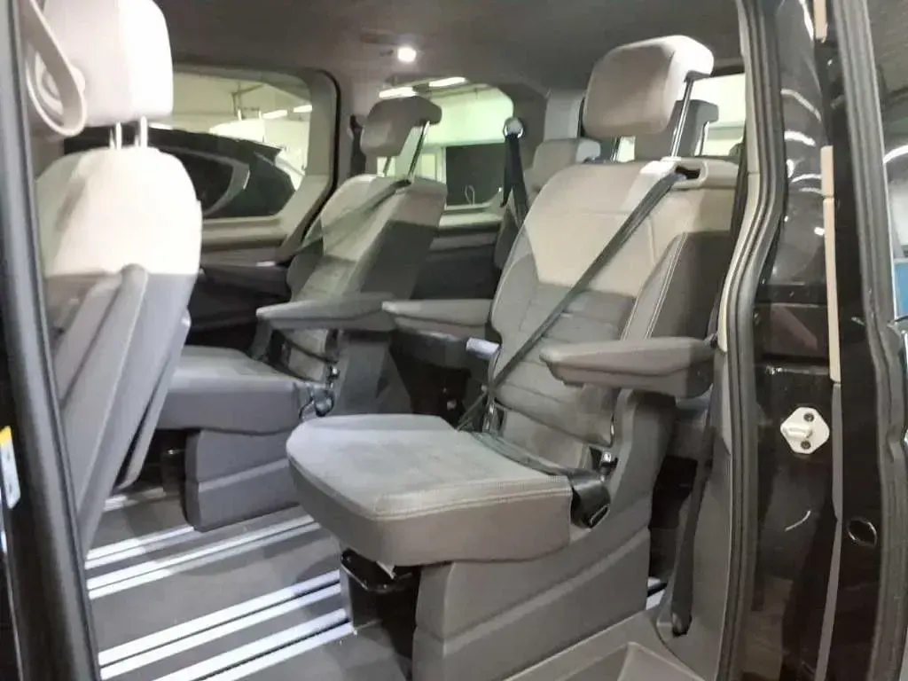 Gebraucht VW T7 Style 150 PS (110 kW) 2025 Schwarz Van