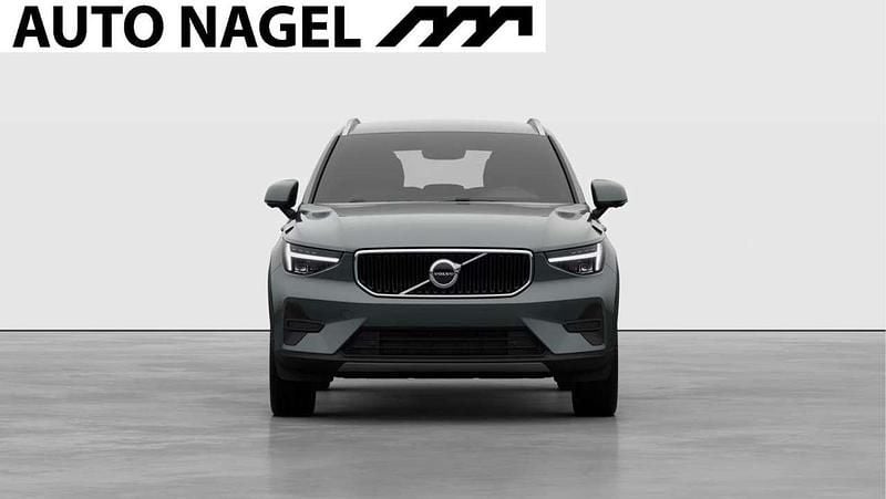 Forest lake & denim blue Neu 2025 Volvo XC40 Core SUV | 38.470 € (Superpreis) - Bild 1/4