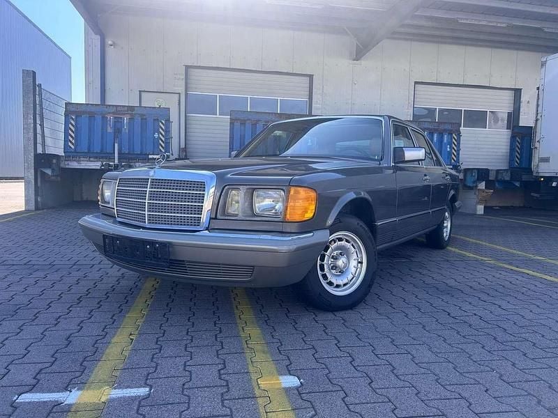 Grau Gebraucht 1984 Mercedes S300 Limousine | 8.999 € - Bild 1/4