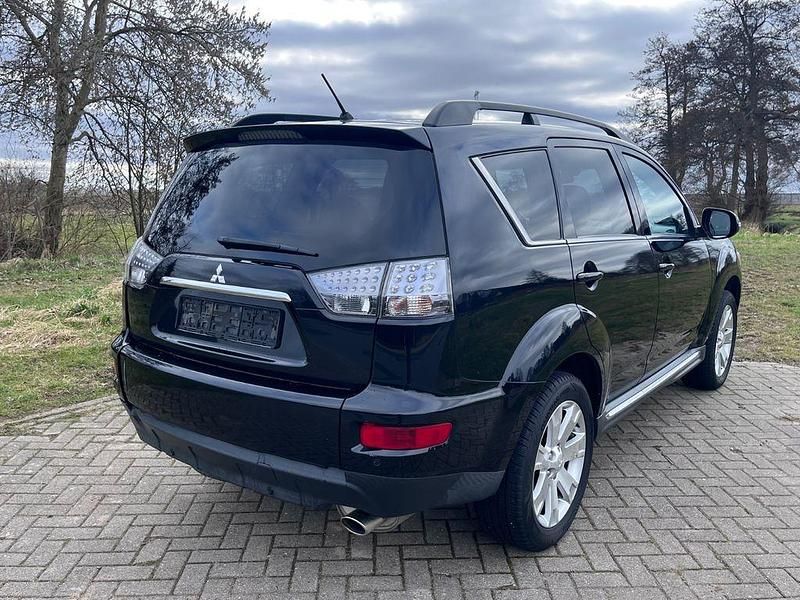 Gebraucht Mitsubishi Outlander Edition 147 PS (108 kW) 2011 Schwarz SUV