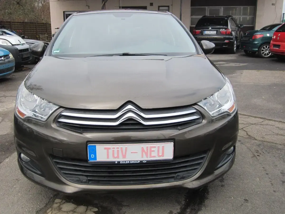 Gebraucht Citroën C4 Attraction 95 PS (69 kW) 2012 Braun Limousine