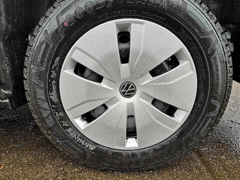 Neu VW T6.1 100 kW (136 PS) 2026 Clear white Van