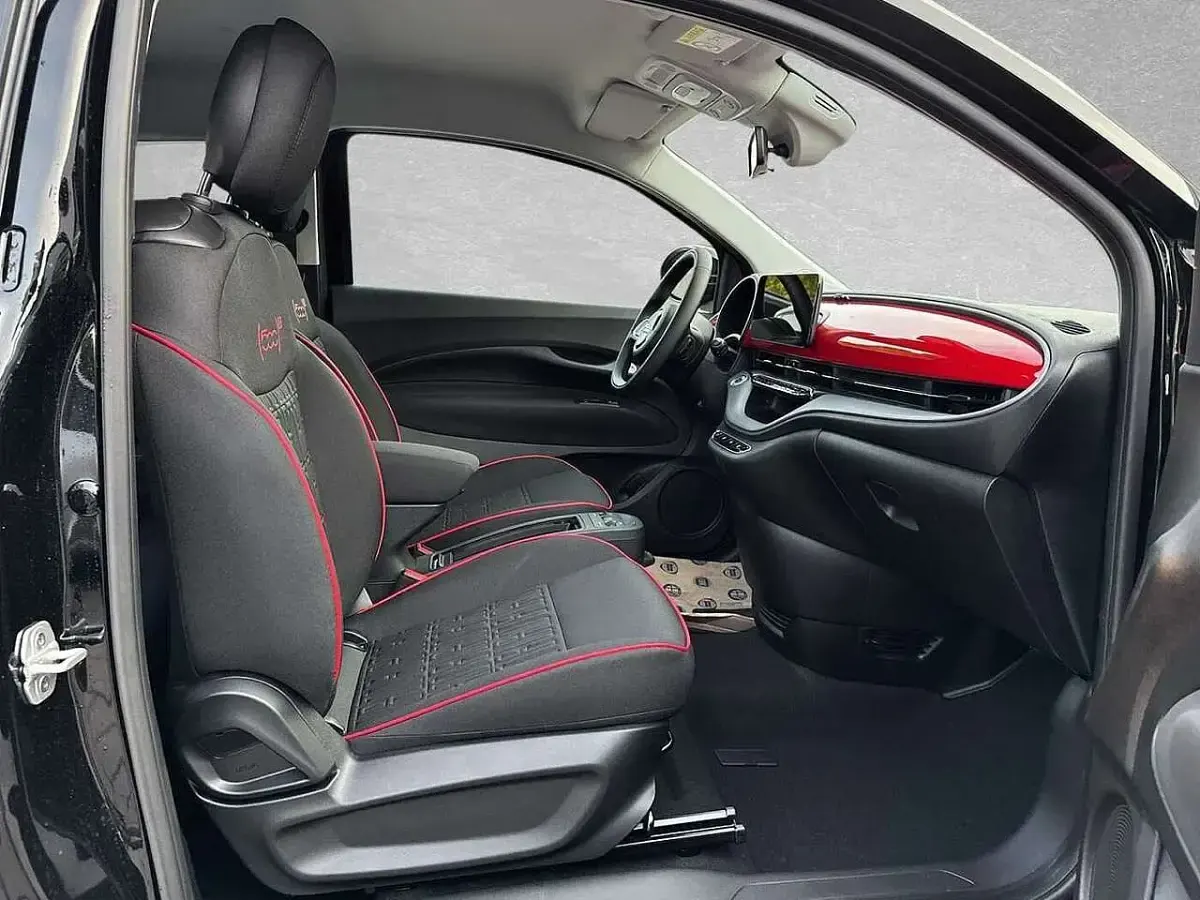 Gebraucht Fiat 500e Red 86 kW (118 PS) 2025 Schwarz Limousine