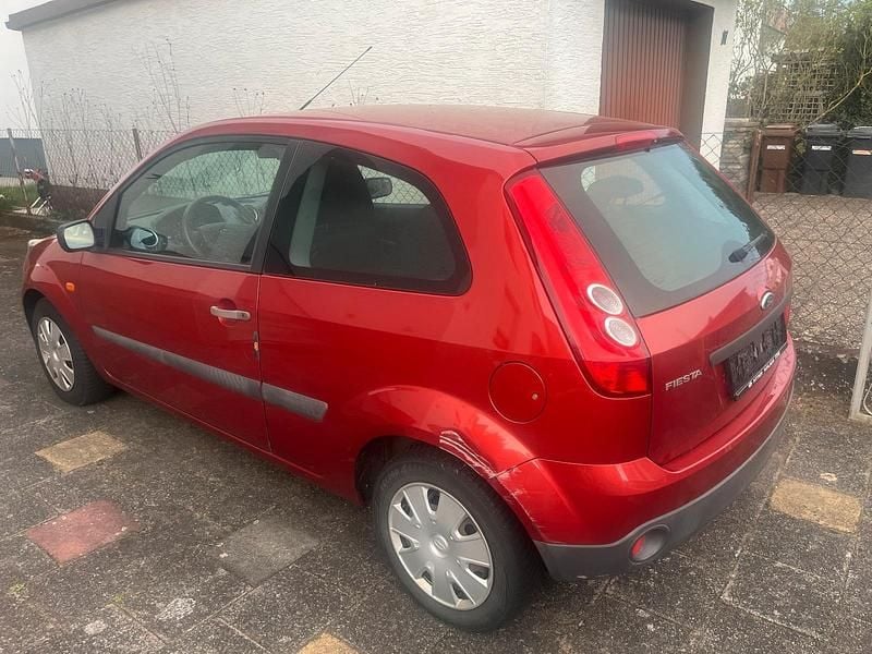Usata Ford Fiesta 60 CV (44 kW) 2006 Arancione Utilitaria