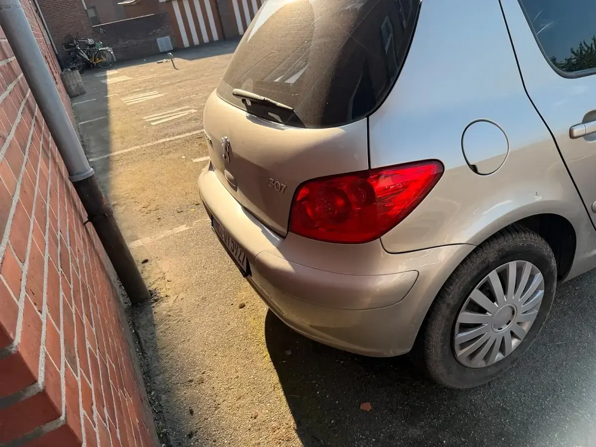 Gebraucht Peugeot 307 90 PS (66 kW) 2007 Silber Limousine