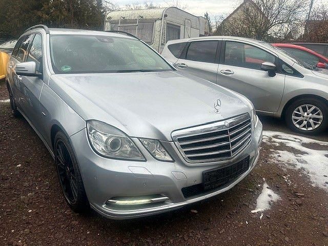 Gebraucht Mercedes E300 231 PS (169 kW) 2012 Iridiumsilber  metalliclack Kombi