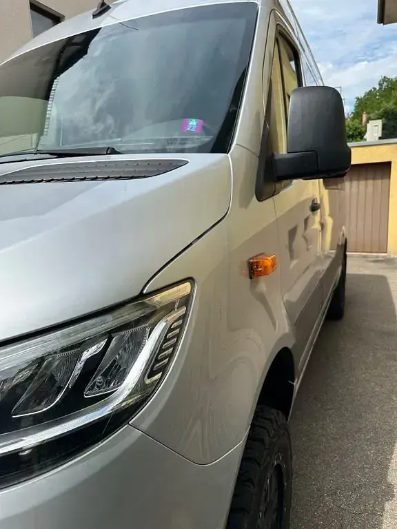 Używany Mercedes Sprinter 190 KM (139 kW) 2021 Srebrny Van
