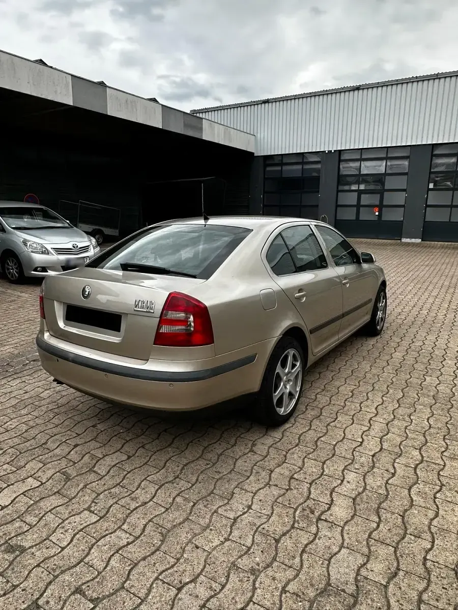Używany Skoda Octavia 140 KM (102 kW) 2004 Andere farben Sedan/Limuzyna
