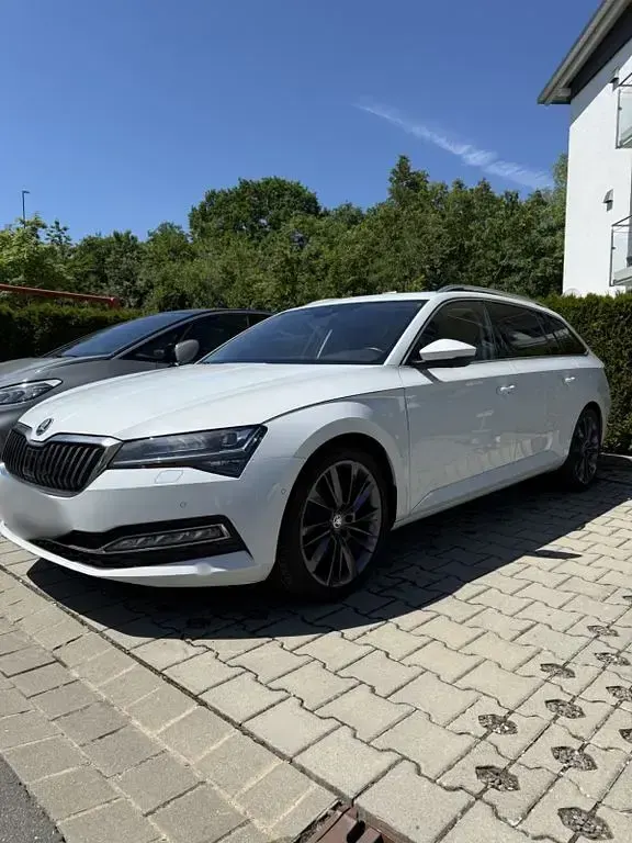 Gebraucht Skoda Superb 150 PS (110 kW) 2021 Weiß Kombi