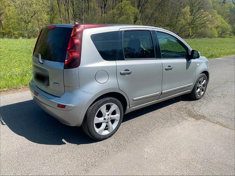 Gebraucht Nissan Note 88 PS (64 kW) 2010 Silber Kleinwagen
