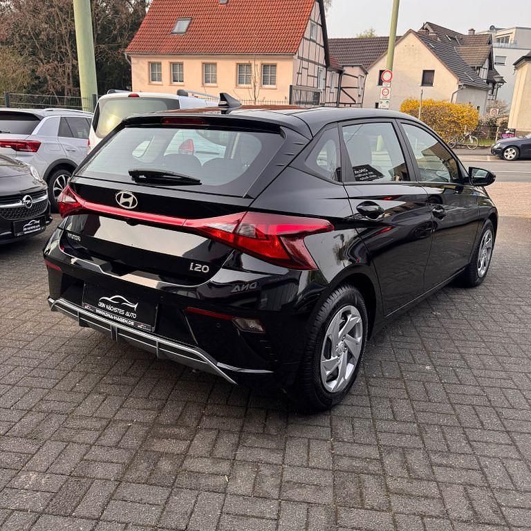 Gebraucht Hyundai i20 Select 101 PS (74 kW) 2025 Schwarz Kleinwagen