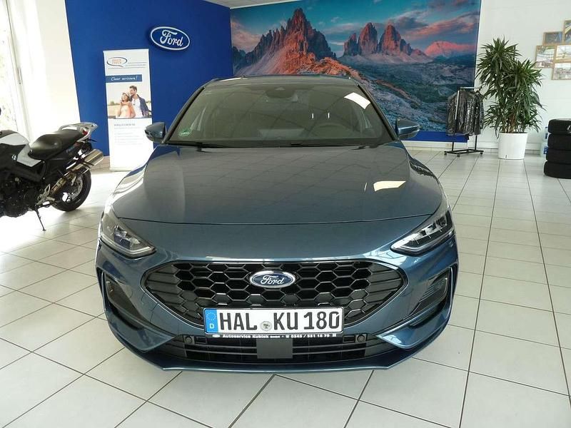 Neu Ford Focus ST-Line X 155 PS (114 kW) 2025 Chromablau metallic Kleinwagen