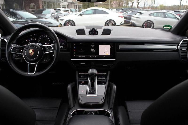 Second-hand Porsche Cayenne Platinum Edition 2023 Negru SUV