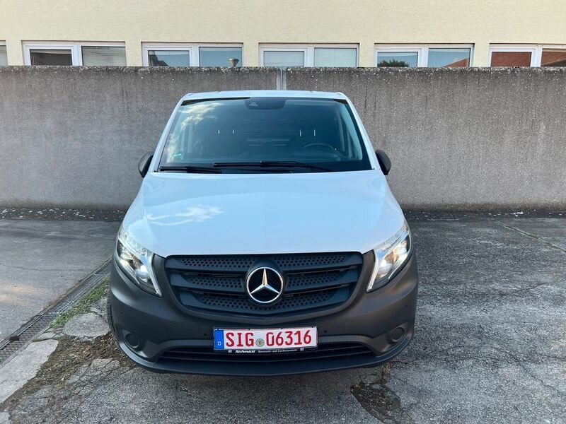 Weiß Gebraucht 2019 Mercedes Vito Van / Kleinbus | 17.999 € (Guter Preis) - Bild 1/4