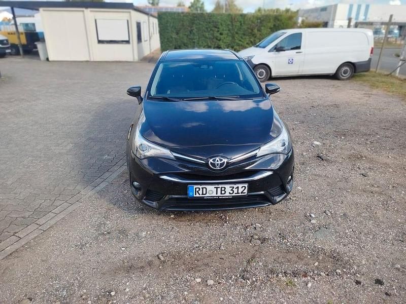 Schwarz Gebraucht 2016 Toyota Avensis Kombi | 6.990 € (Guter Preis) - Bild 1/4