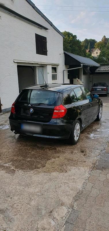 Gebraucht BMW 116 122 PS (89 kW) 2007 Schwarz Kleinwagen