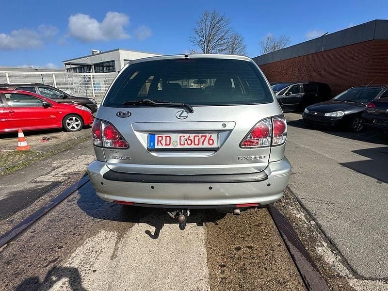 Gebraucht Lexus RX300 201 PS (147 kW) 2001 Silber SUV