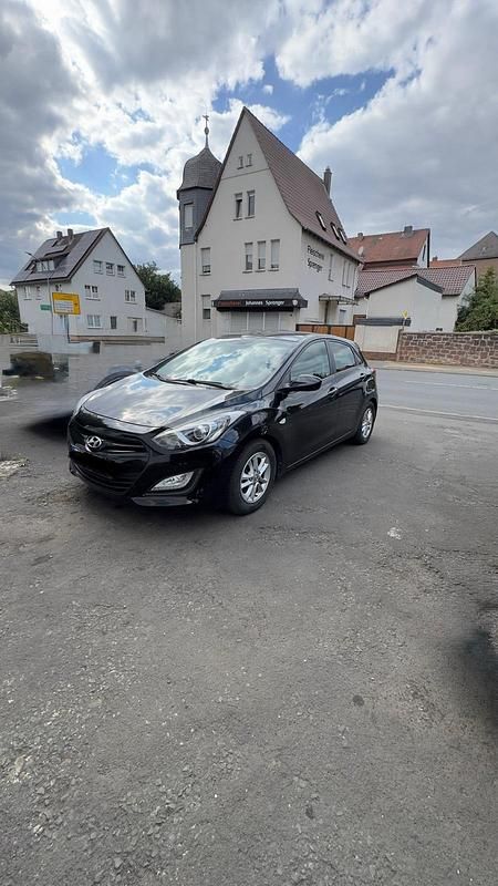 Gebraucht Hyundai i30 110 PS (80 kW) 2014 Schwarz Kleinwagen