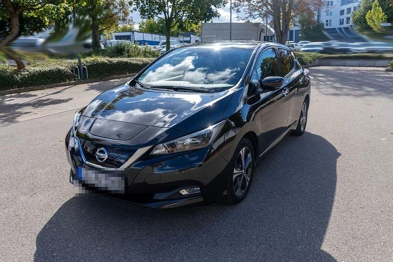 Schwarz Gebraucht 2022 Nissan Leaf 360º Kleinwagen | 16.980 € (Guter Preis) - Bild 1/3