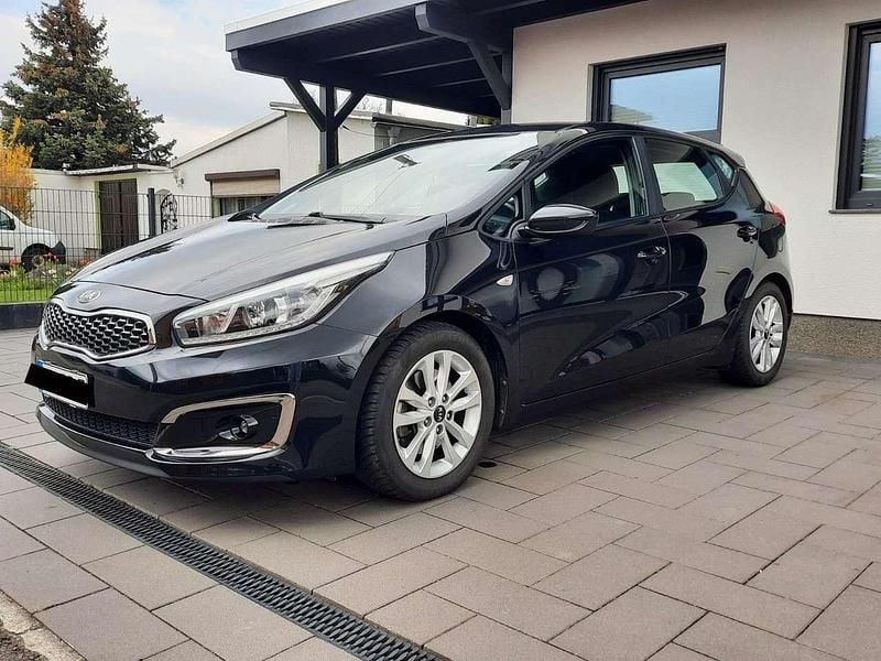 Usado Kia Ceed Edition 7 135 HP (99 kW) 2018 Preto Citadino