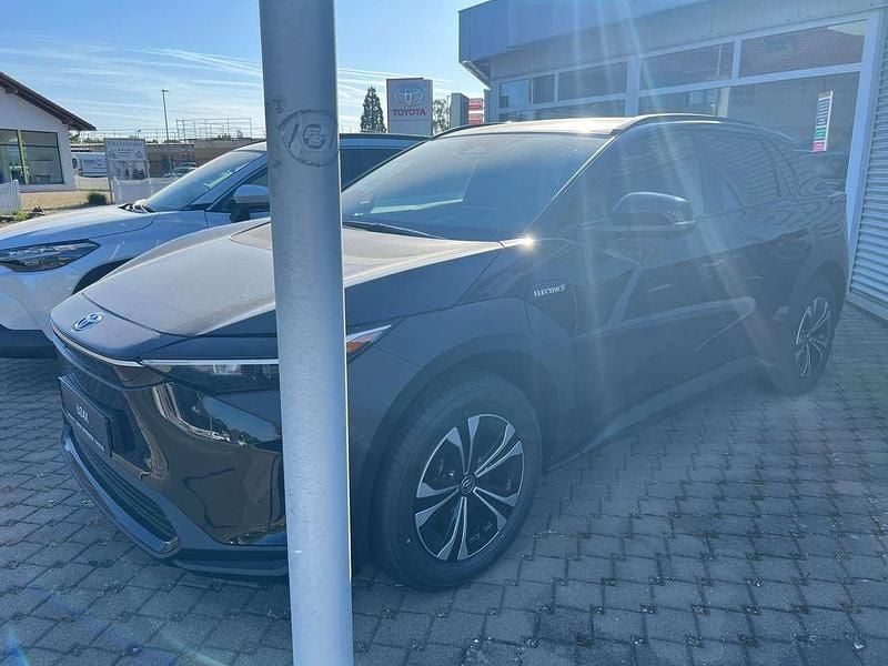 Onyxschwarz Gebraucht 2023 Toyota bZ4X Comfort SUV | 28.450 € (Superpreis) - Bild 1/4