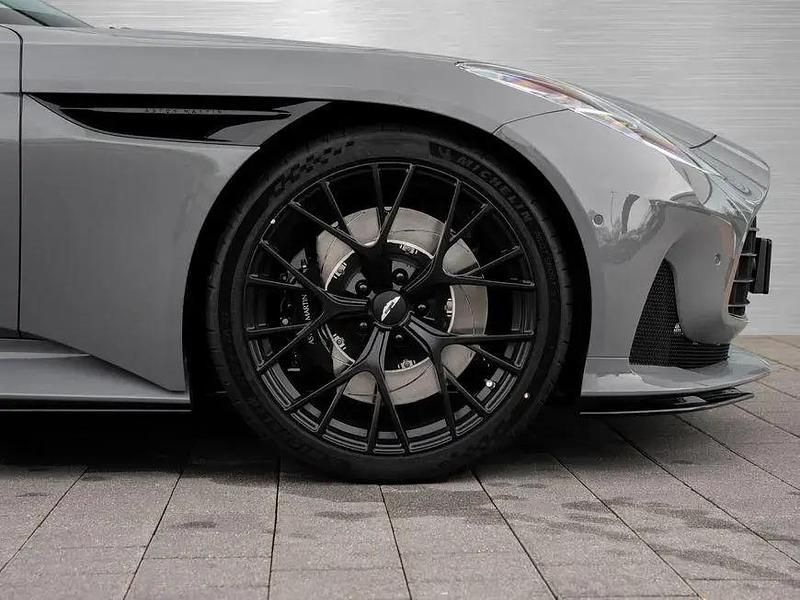 Neu Aston Martin DB12 680 PS (500 kW) 2025 Grau