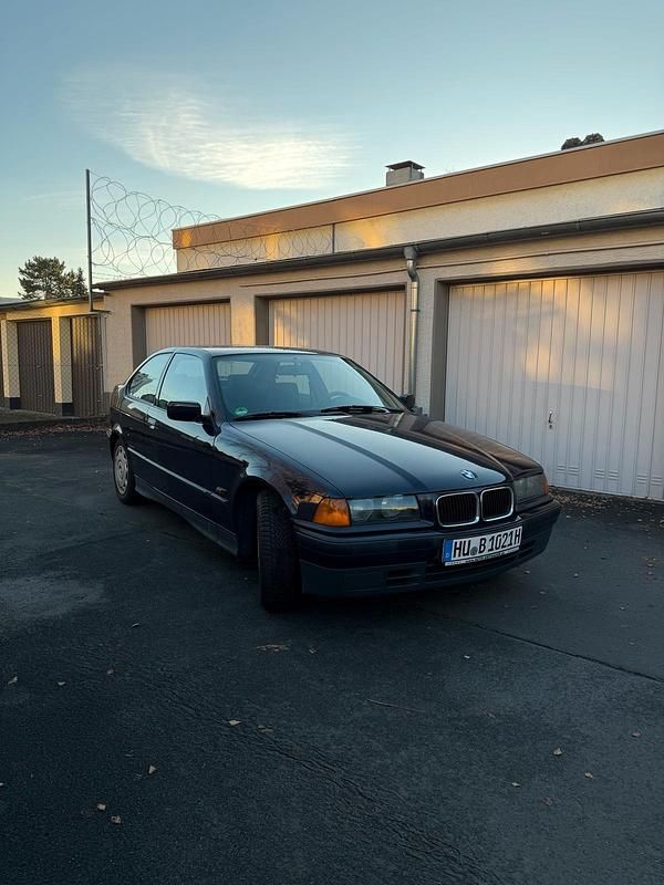 Violet Gebraucht 1995 BMW 316 Coupé | 5.999 € - Bild 1/4