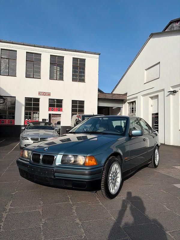 Gebraucht BMW 320 150 PS (110 kW) 1996 Grün Limousine