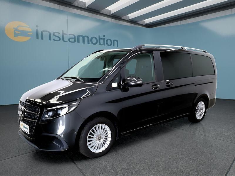 Grau Gebraucht 2024 Mercedes V220 Van / Kleinbus | 63.399 € - Bild 1/4
