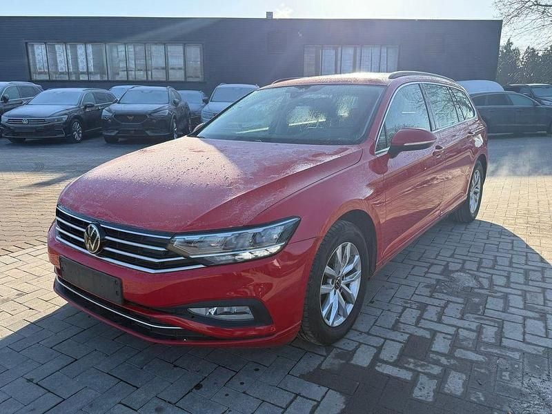 Rot Gebraucht 2023 VW Passat Business Kombi | 14.990 € (Superpreis) - Bild 1/4
