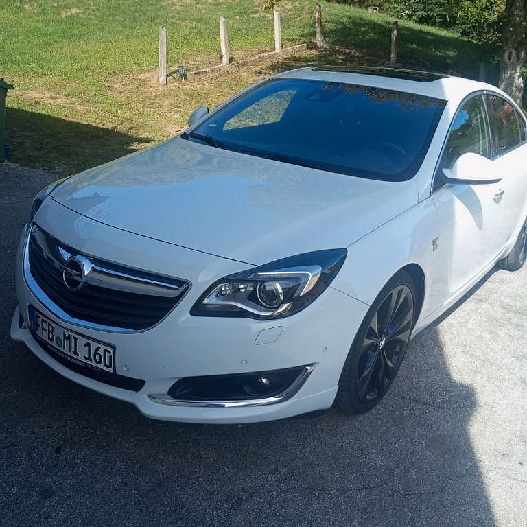Weiß Gebraucht 2016 Opel Insignia Sport Limousine | 9.150 € (Fairer Preis) - Bild 1/4