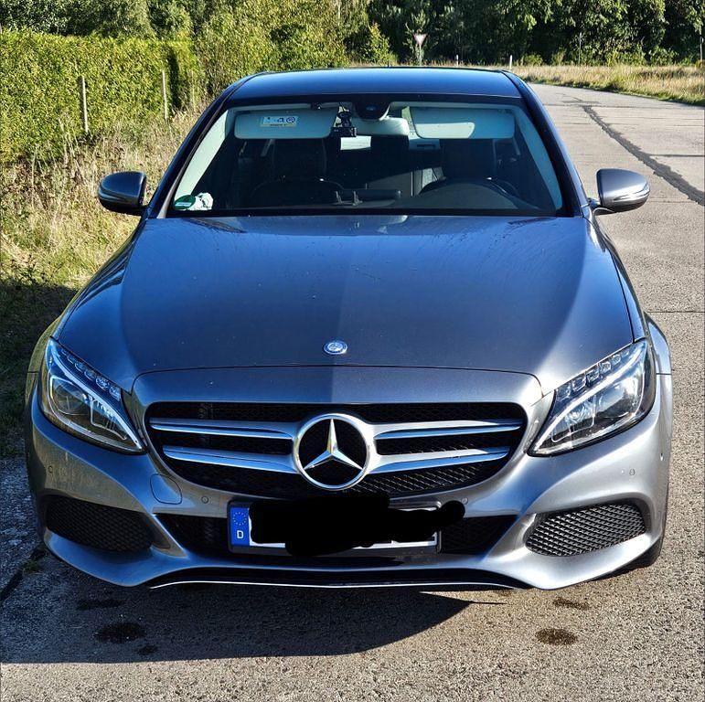 Grau Gebraucht 2017 Mercedes C180 Edition Limousine | 17.500 € (Guter Preis) - Bild 1/4