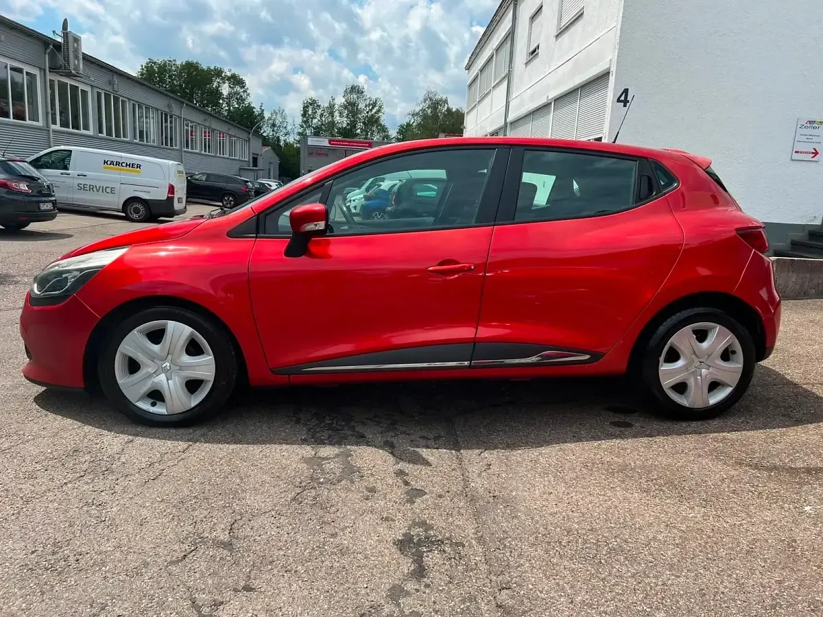Gebraucht Renault Clio IV 90 PS (66 kW) 2013 Rot Limousine