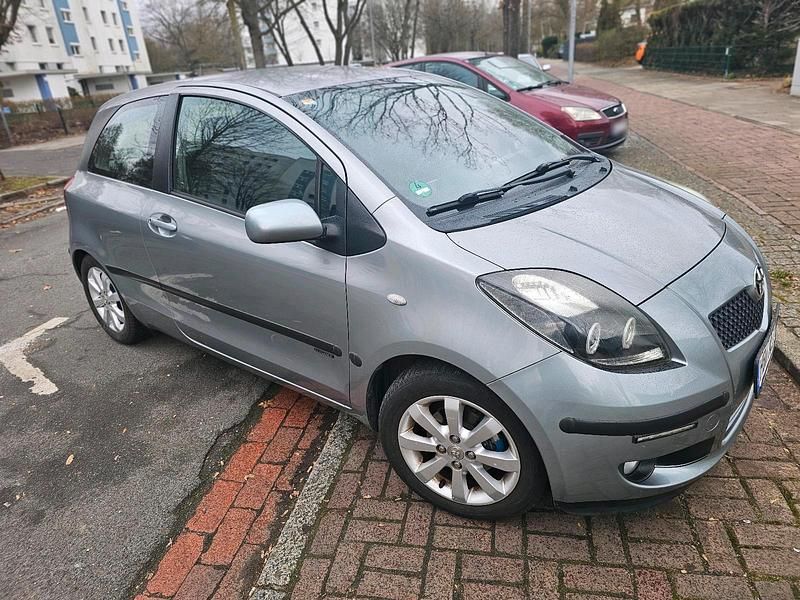 Gebraucht Toyota Yaris 70 PS (51 kW) 2008 Grau Kleinwagen