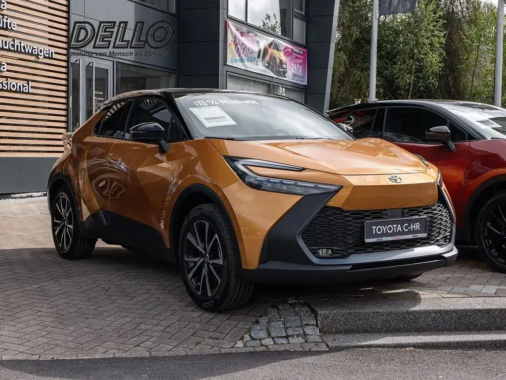 Neu Toyota C-HR 223 PS (164 kW) 2025 Gold SUV