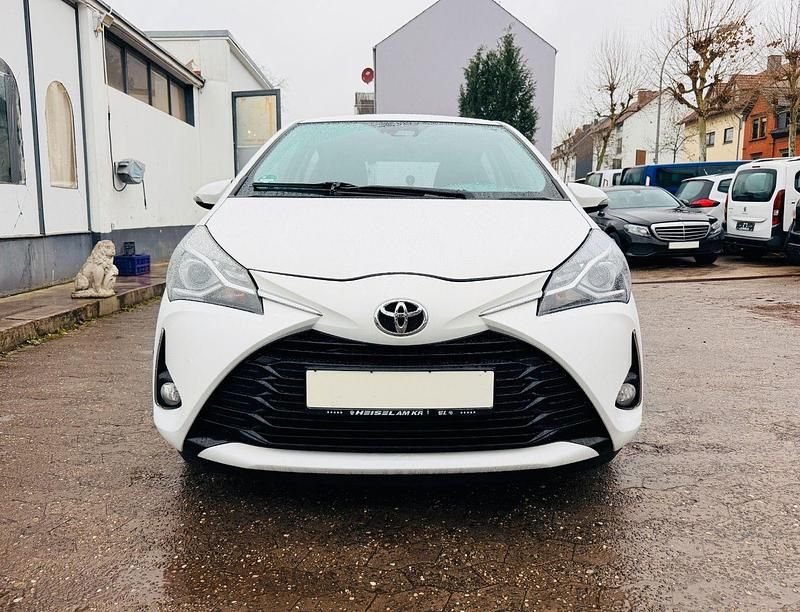 Gebraucht Toyota Yaris Team 111 PS (81 kW) 2018 Weiß Kleinwagen