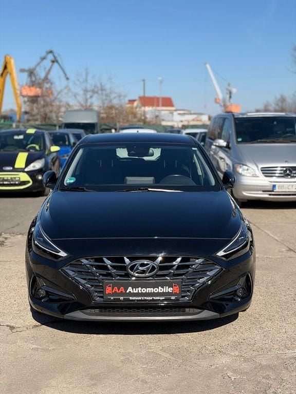 Gebraucht Hyundai i30 Intro Edition 159 PS (116 kW) 2020 Schwarz Limousine