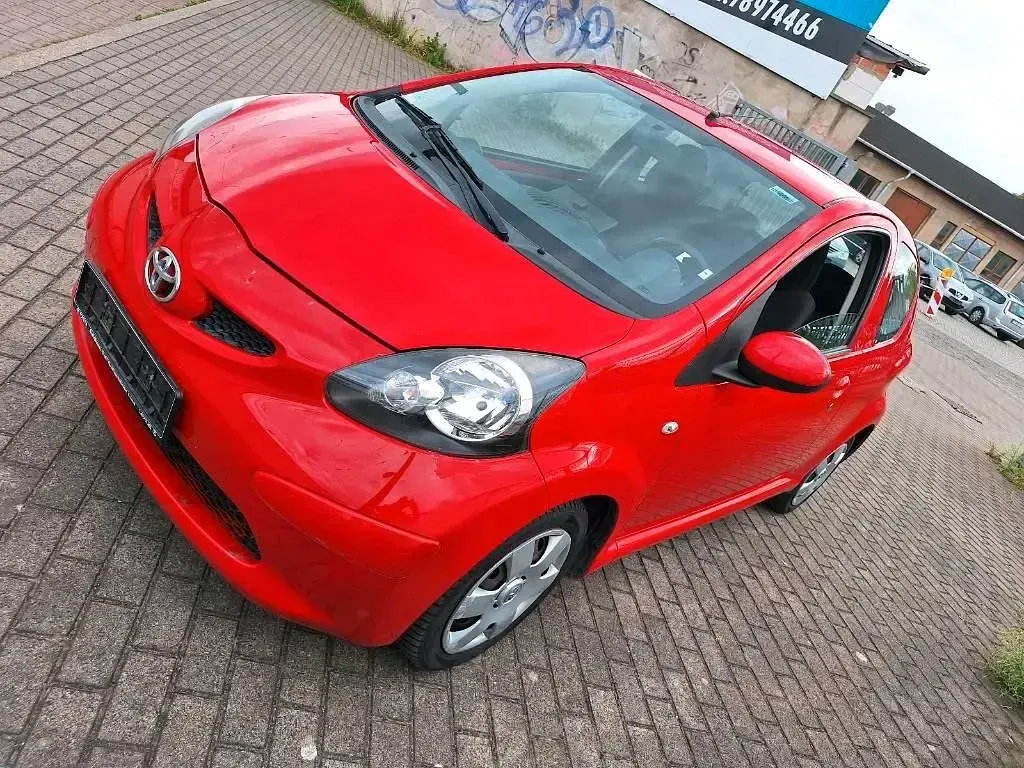 Gebraucht Toyota Aygo 68 PS (50 kW) 2008 Rot Kleinwagen