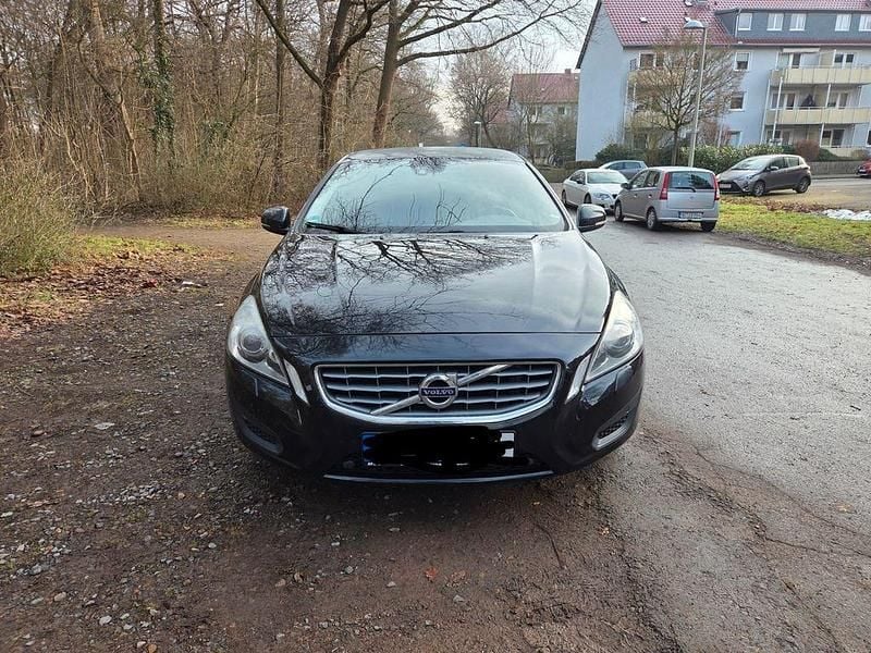 Schwarz Gebraucht 2013 Volvo V60 Momentum Kombi | 7.000 € (Fairer Preis) - Bild 1/4